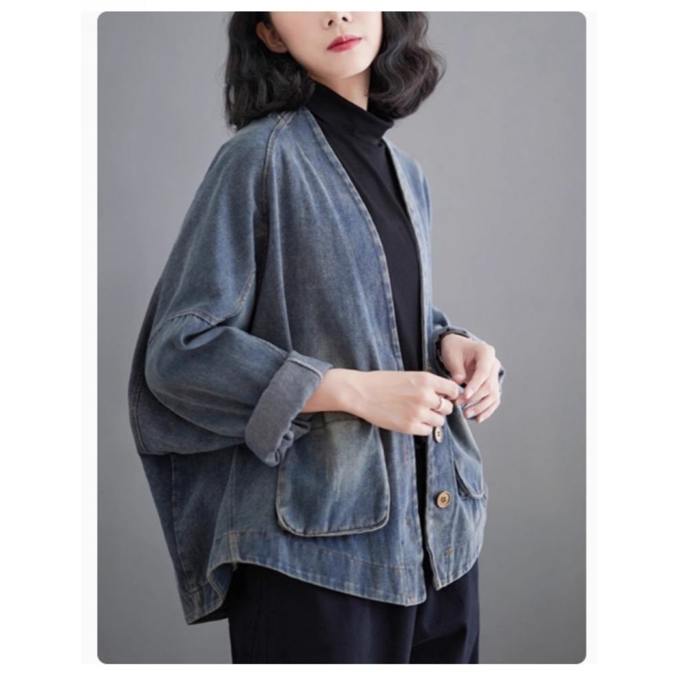 漾貝比【9155429】中大尺碼女裝 立領雙口袋深V領牛仔外套 (38-50)-細節圖4