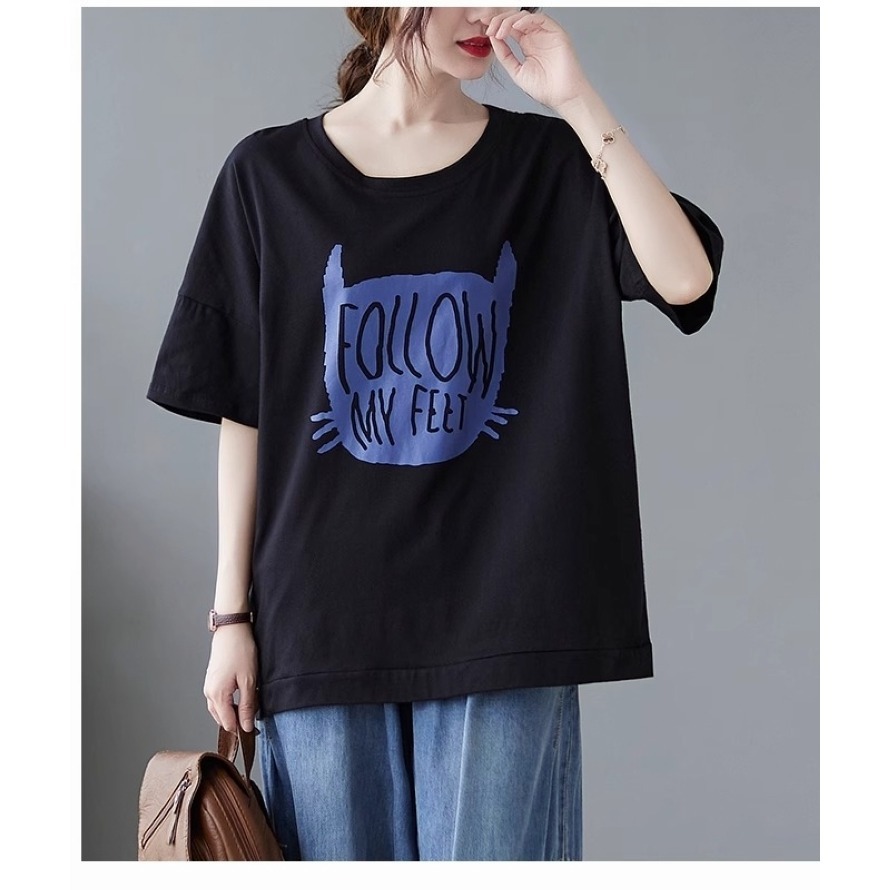 漾貝比【9155444】中大尺碼女裝 FOLLOW ME貓咪影印花圓領棉T．黑 (38-52)-細節圖3