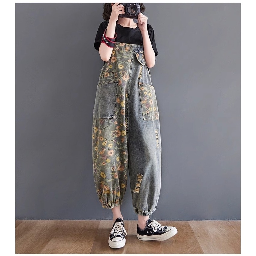 漾貝比【9155471】中大尺碼女裝 清新小雛菊印花大口袋牛仔吊帶褲 (28-40)-細節圖2