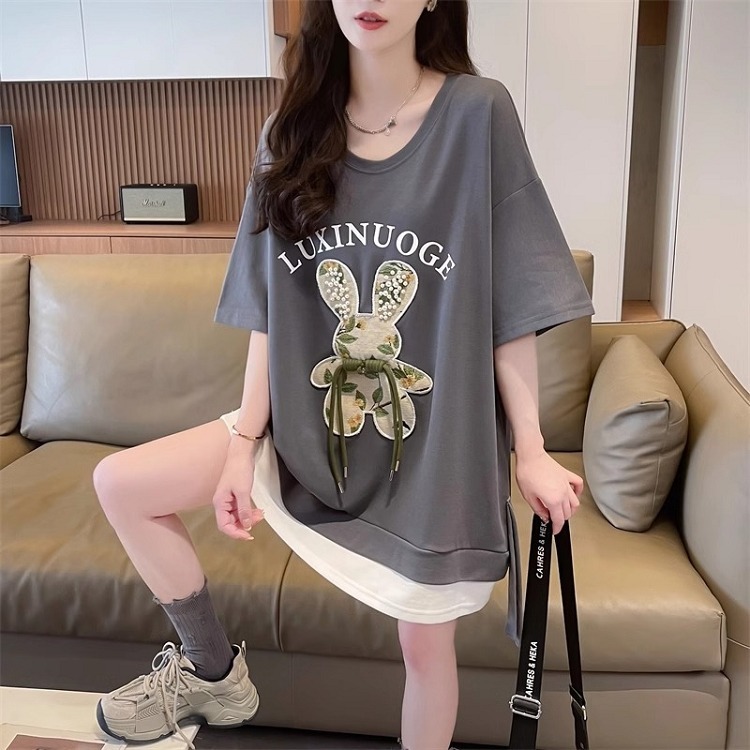 漾貝比【9155480】中大尺碼女裝 珍珠花草兔貼布撞色下襬假兩件式上衣 (36-47)-細節圖6