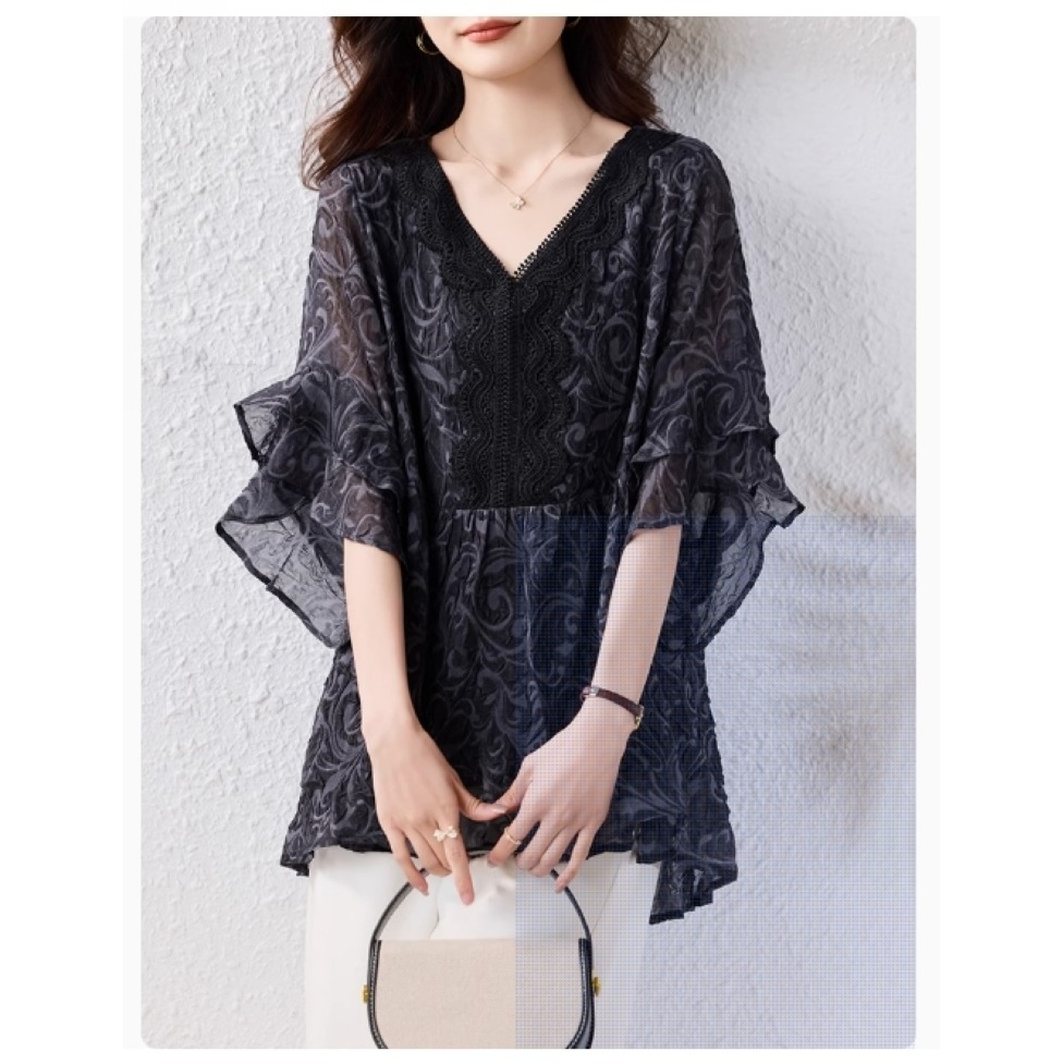 漾貝比【9155521】中大尺碼女裝 精緻蕾絲V領壓花雪紡荷葉袖上衣 (38-48)-細節圖2
