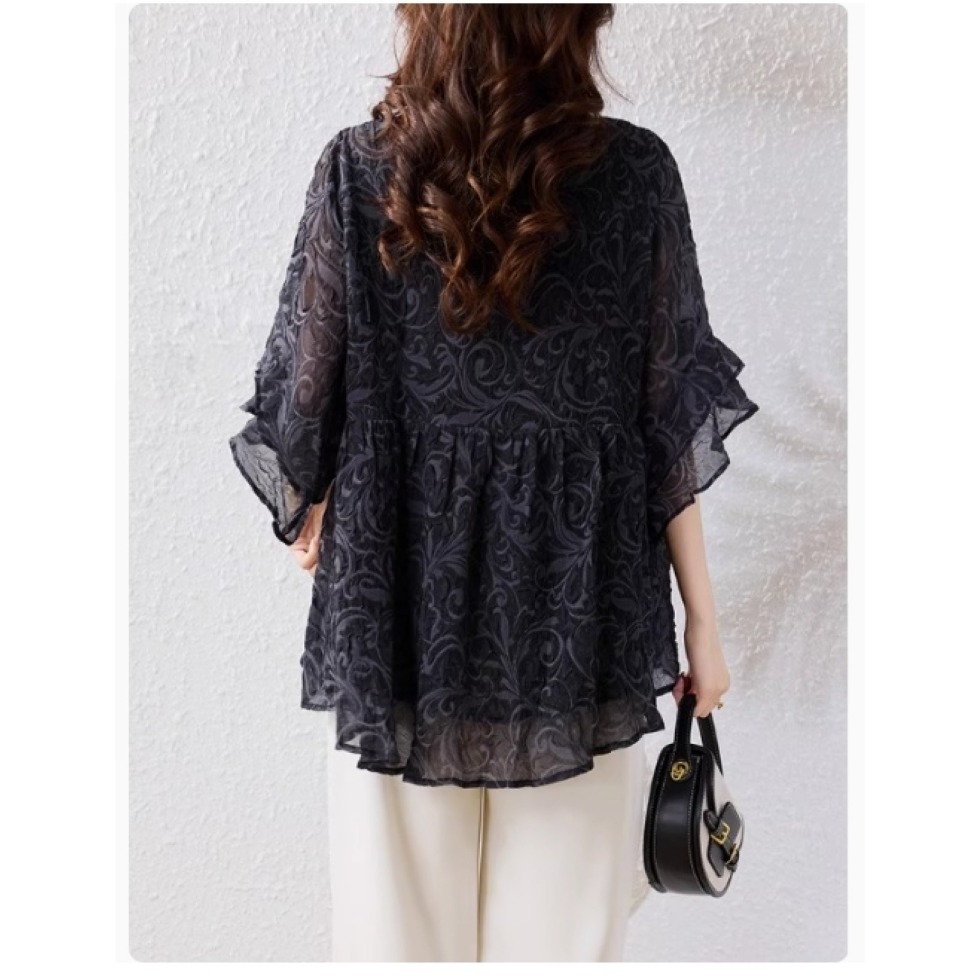 漾貝比【9155521】中大尺碼女裝 精緻蕾絲V領壓花雪紡荷葉袖上衣 (38-48)-細節圖3