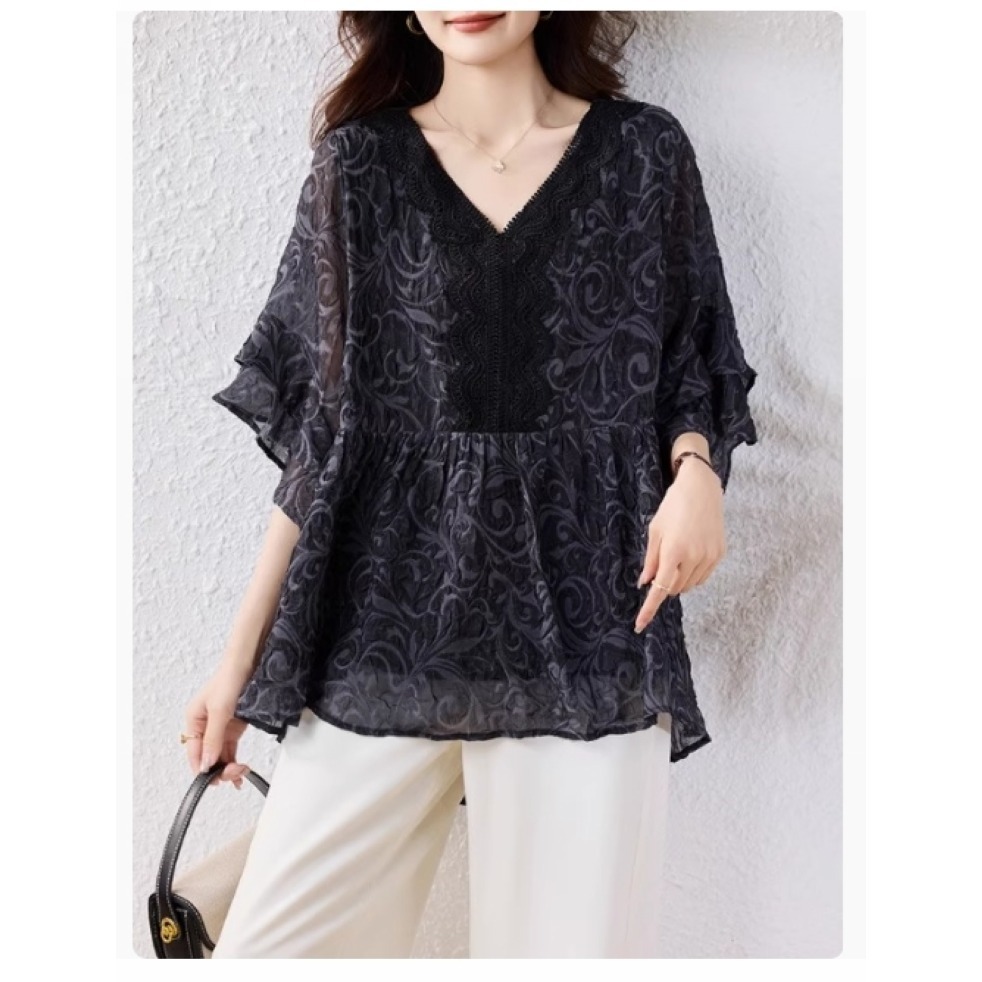 漾貝比【9155521】中大尺碼女裝 精緻蕾絲V領壓花雪紡荷葉袖上衣 (38-48)-細節圖4