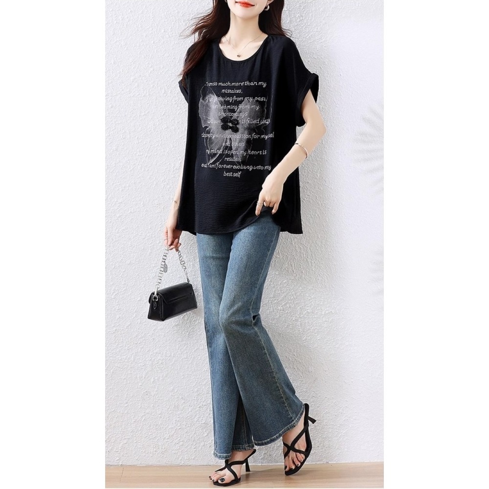 漾貝比【9155525】中大尺碼女裝 燙鑽英文拓印蝴蝶連袖上衣 (38-52)-細節圖3