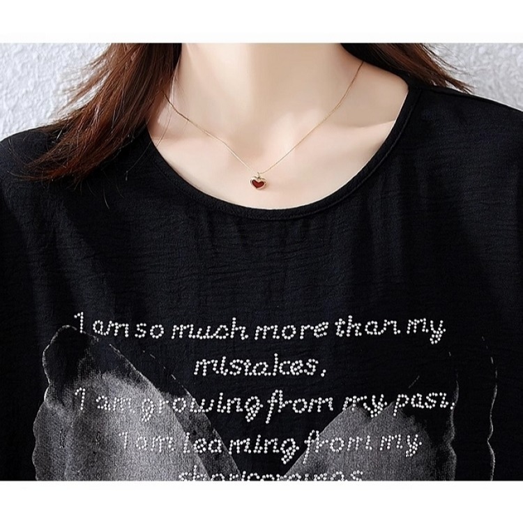 漾貝比【9155525】中大尺碼女裝 燙鑽英文拓印蝴蝶連袖上衣 (38-52)-細節圖7