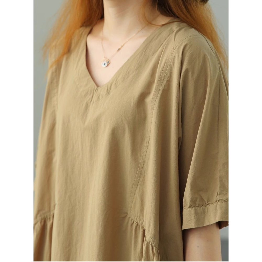 漾貝比【9155536】中大尺碼女裝 V領腰抓折大口袋洋裝．卡其(36-47)-細節圖4