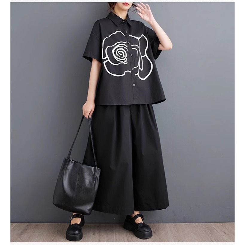 漾貝比【9155551】中大尺碼女裝 簡約盛開玫瑰開釦襯衫．黑(40-50)-細節圖2