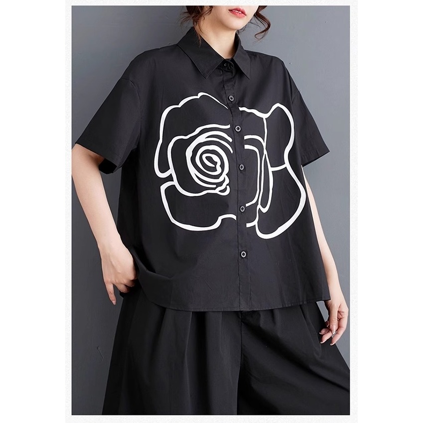 漾貝比【9155551】中大尺碼女裝 簡約盛開玫瑰開釦襯衫．黑(40-50)-細節圖3