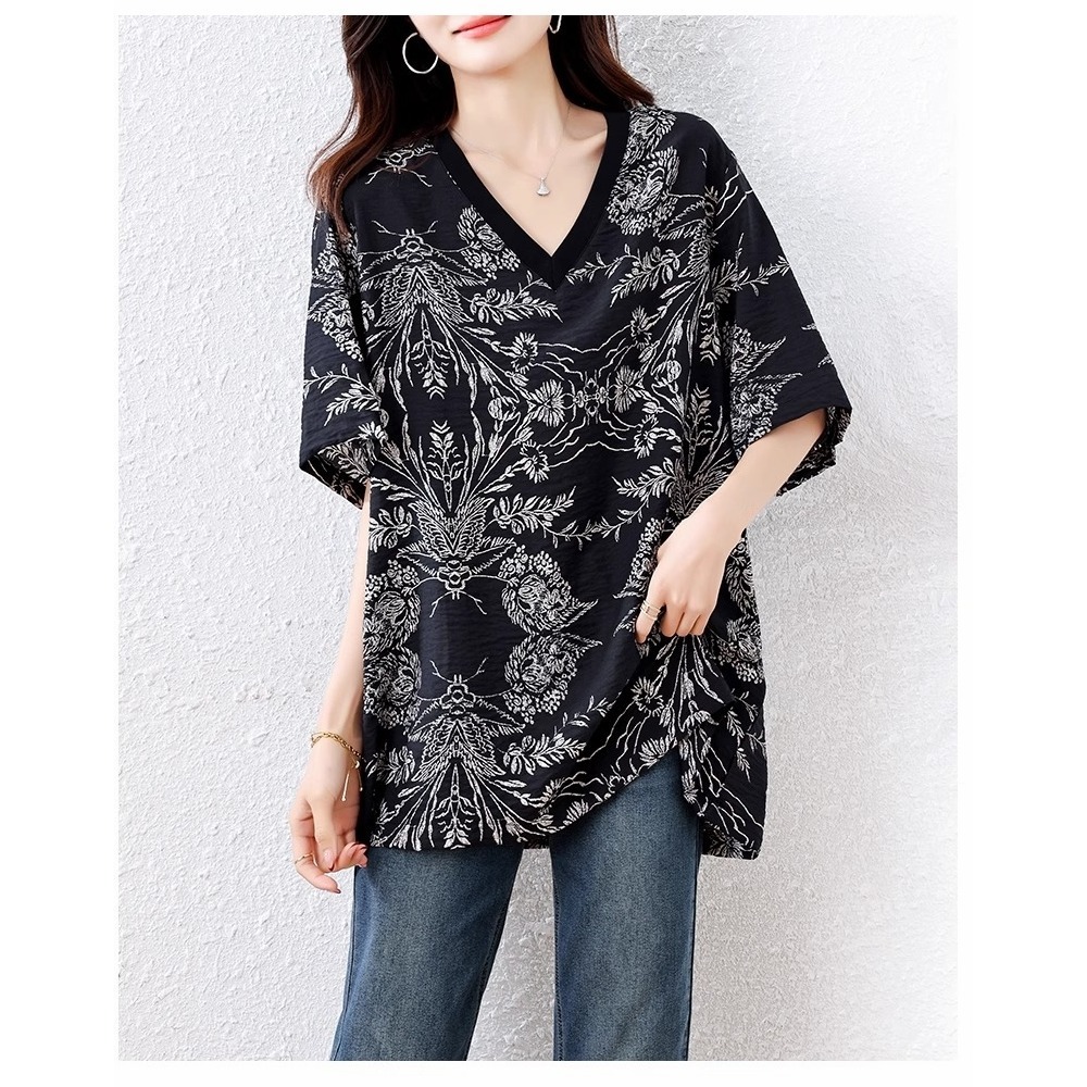 漾貝比【9155557】中大尺碼女裝 大方V領民俗風花草印花中長版上衣．黑(38-52)-細節圖5