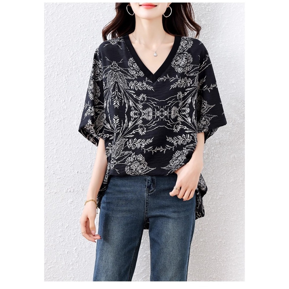 漾貝比【9155557】中大尺碼女裝 大方V領民俗風花草印花中長版上衣．黑(38-52)-細節圖6