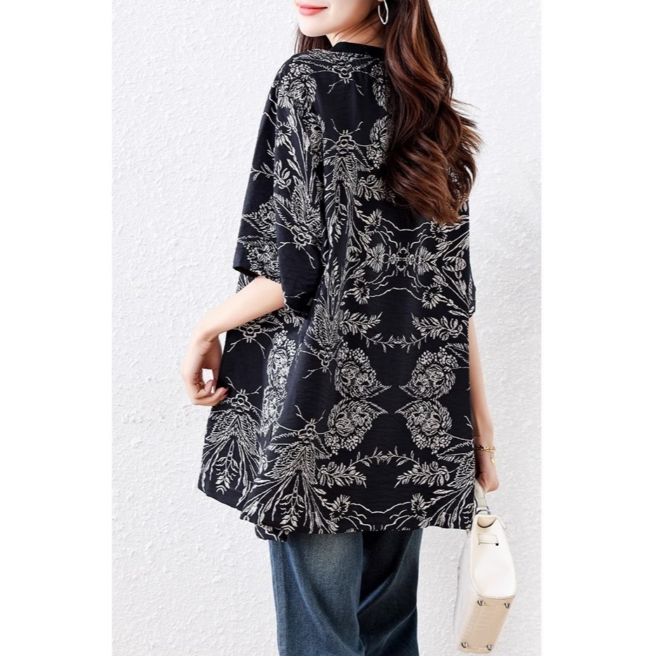 漾貝比【9155557】中大尺碼女裝 大方V領民俗風花草印花中長版上衣．黑(38-52)-細節圖8