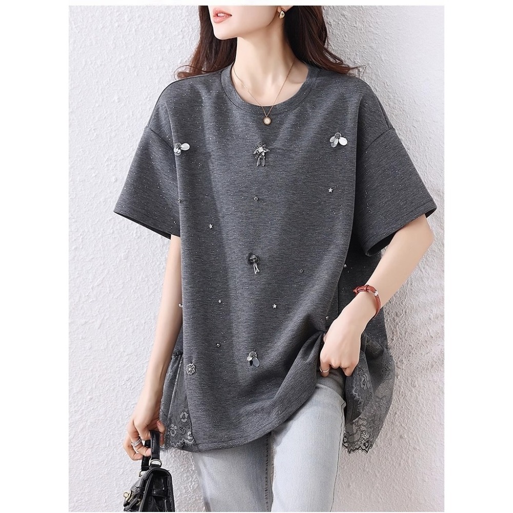 漾貝比【9155559】中大尺碼女裝 亮片小蜜蜂星鑽拼接蕾絲閃銀上衣．灰(38-51)-細節圖2