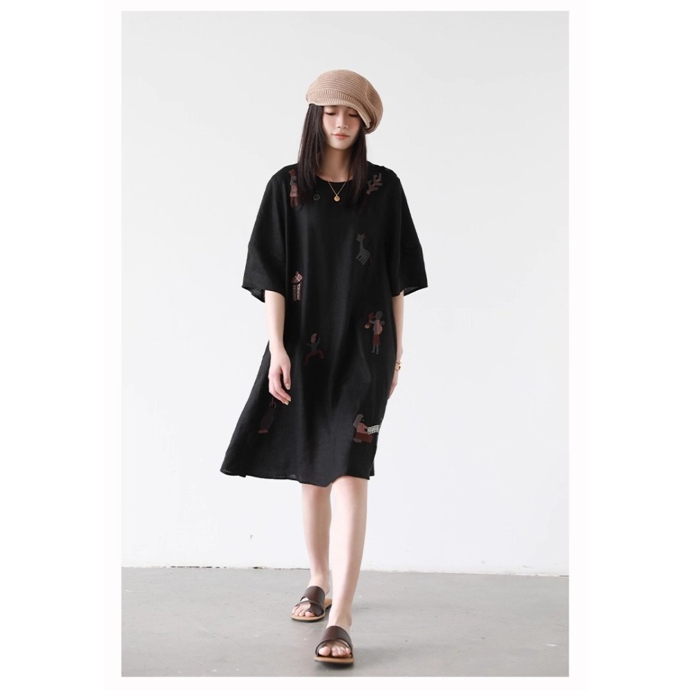 漾貝比【9155589】中大尺碼女裝 民俗風圖騰刺繡七分棉麻洋裝．共2色(36-46)-細節圖2