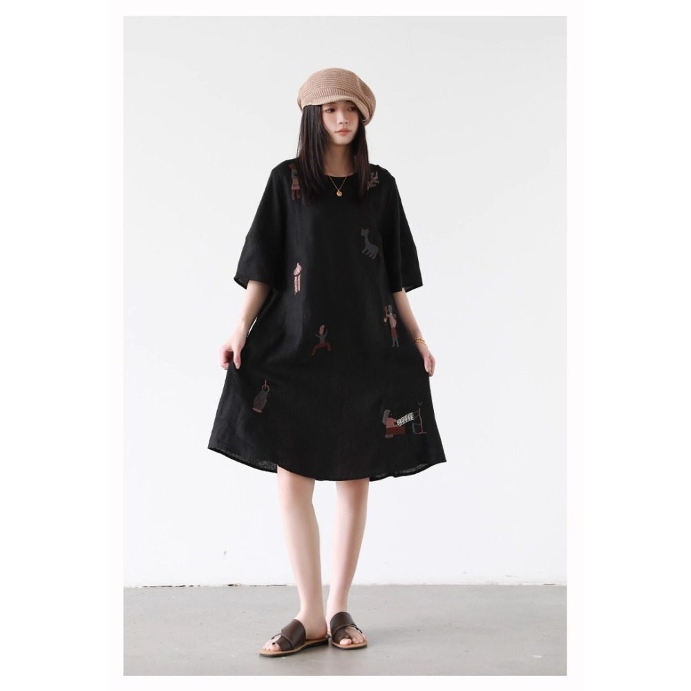 漾貝比【9155589】中大尺碼女裝 民俗風圖騰刺繡七分棉麻洋裝．共2色(36-46)-細節圖5