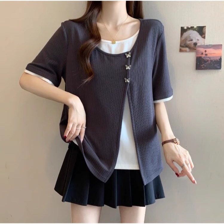 漾貝比【9155595】中大尺碼女裝 圓領白T蝴蝶釦灰色背心假兩件式上衣(40-55)-細節圖2