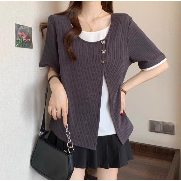 漾貝比【9155595】中大尺碼女裝 圓領白T蝴蝶釦灰色背心假兩件式上衣(40-55)-細節圖4