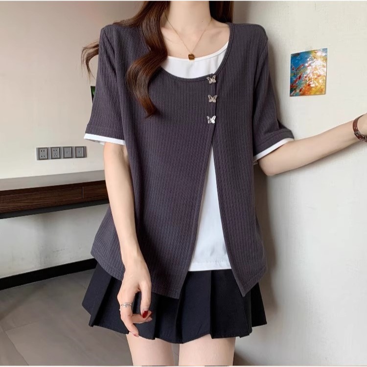 漾貝比【9155595】中大尺碼女裝 圓領白T蝴蝶釦灰色背心假兩件式上衣(40-55)-細節圖6