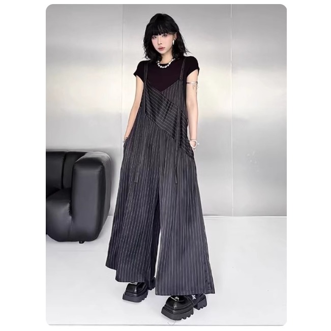 漾貝比【9155604】中大尺碼女裝 黑色直紋不規則拼接吊帶闊腿褲．黑(36-44)-細節圖2