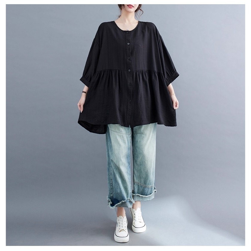 漾貝比【9155610】中大尺碼女裝 圓領下襬拼接排釦娃娃上衣．黑(40-54)-細節圖4