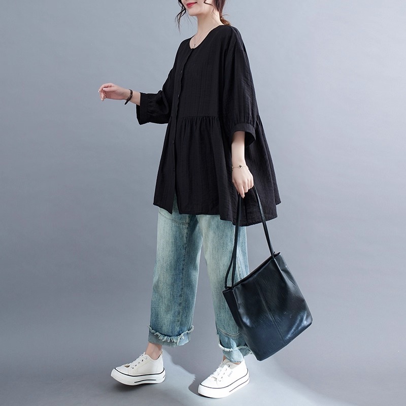 漾貝比【9155610】中大尺碼女裝 圓領下襬拼接排釦娃娃上衣．黑(40-54)-細節圖7