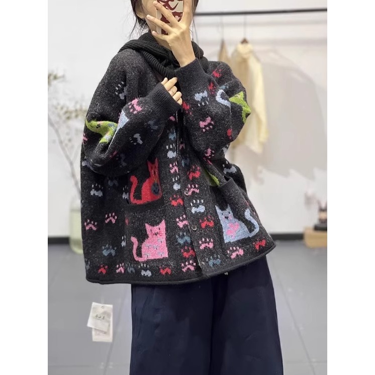 漾貝比【9155627】中大尺碼女裝 森林系小貓咪開襟毛衣外套(38-48)-細節圖5