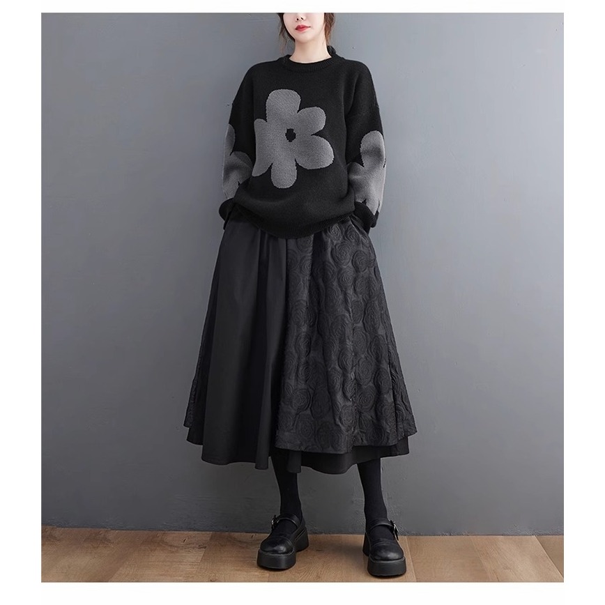 漾貝比【9155628】中大尺碼女裝 高質感圓領撞色花朵保暖針織毛衣．共2色(36-46)-細節圖2