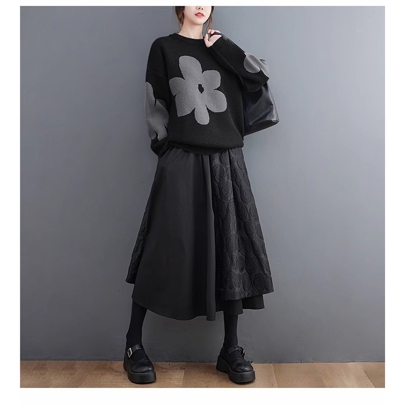 漾貝比【9155628】中大尺碼女裝 高質感圓領撞色花朵保暖針織毛衣．共2色(36-46)-細節圖3