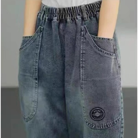 漾貝比【9155629】中大尺碼女裝 大U口袋LOGO九分牛仔哈倫褲(30-40)-細節圖6