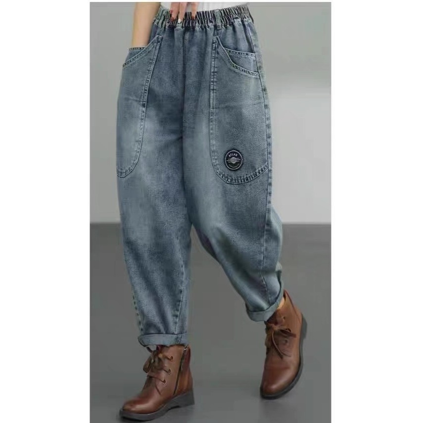 漾貝比【9155629】中大尺碼女裝 大U口袋LOGO九分牛仔哈倫褲(30-40)-細節圖8