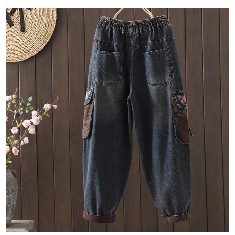 漾貝比【9155630】中大尺碼女裝 復古中國風繡花九分牛仔哈倫褲(28-38)-細節圖3