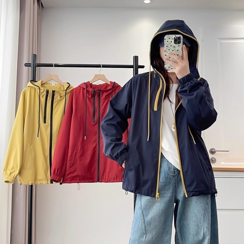 漾貝比【9155661】中大尺碼女裝 黃x藏青撞色拉鍊連帽衝鋒外套(36-52)-細節圖2