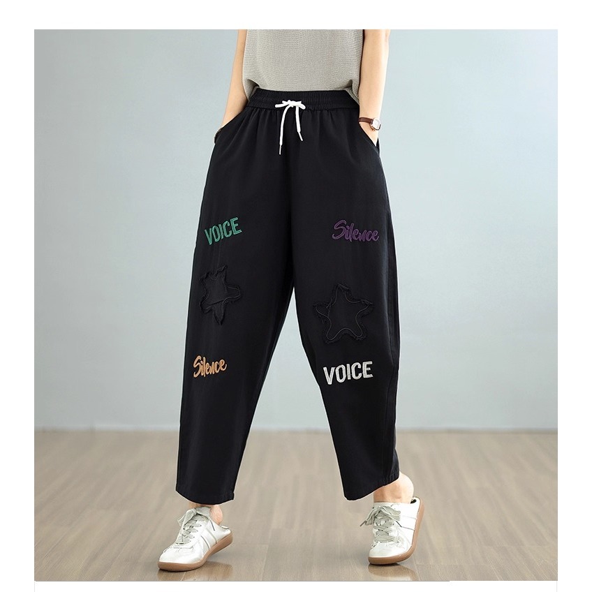 漾貝比【9155675】中大尺碼女裝 貼布星星刺繡英文鬆緊牛仔九分褲．共2色(29-40)-細節圖2