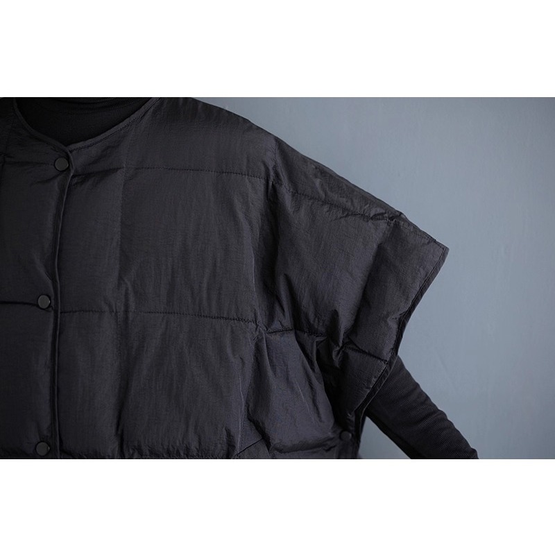 漾貝比【9155700】中大尺碼女裝 復古圓領暗釦斗篷風夾棉保暖背心 (40-58)-細節圖8