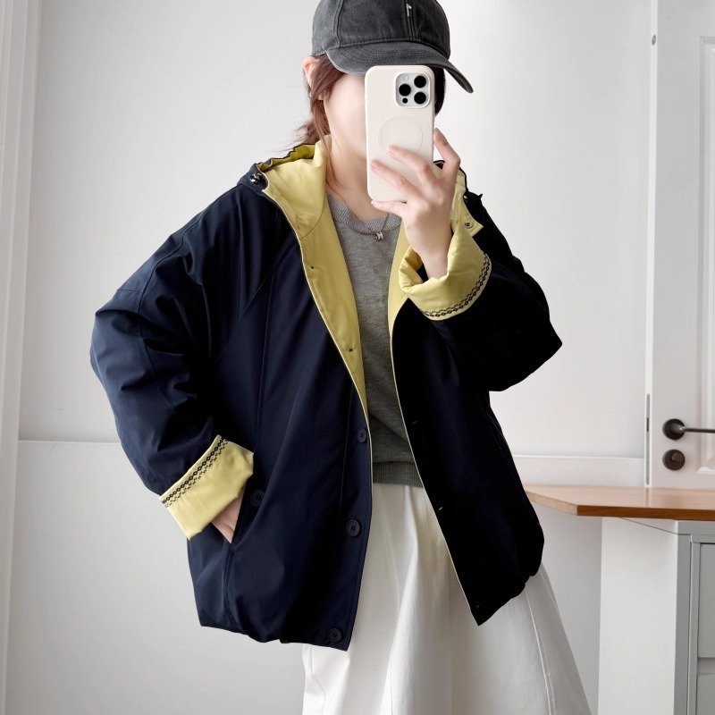 漾貝比【9155705】中大尺碼女裝 撞色滾邊菱格刺繡連帽保暖夾棉外套 (38-54)-規格圖10