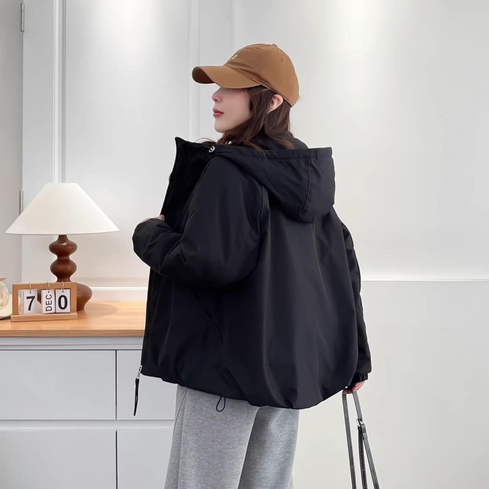 漾貝比【9155707】中大尺碼女裝 斜口袋下抽繩連帽夾棉保暖外套．共2色 (40-52)-細節圖3