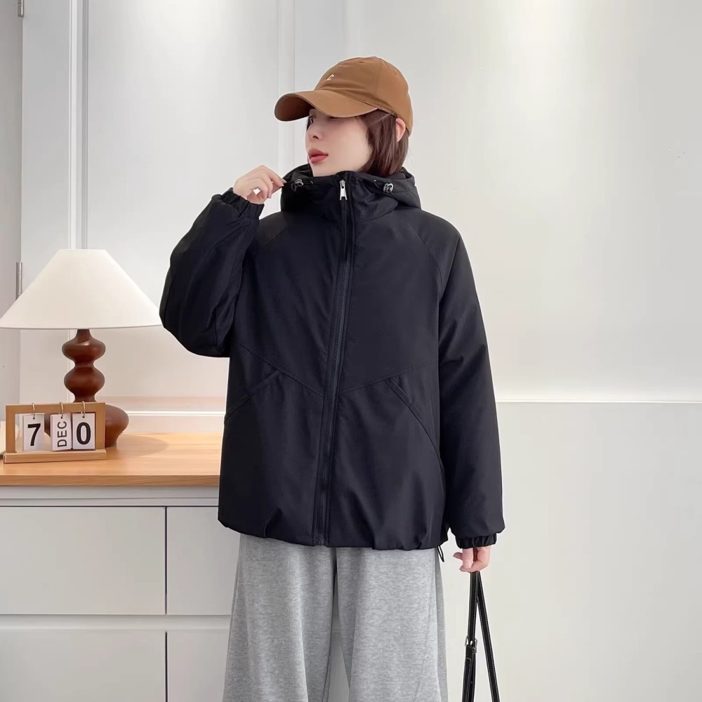 漾貝比【9155707】中大尺碼女裝 斜口袋下抽繩連帽夾棉保暖外套．共2色 (40-52)-細節圖4