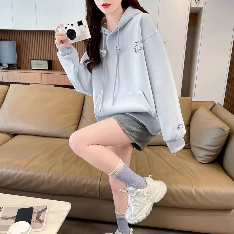 漾貝比【9155713】中大尺碼女裝 刺繡耳機小狗造型垂繩口袋加絨加厚連帽T (36-49)-細節圖2