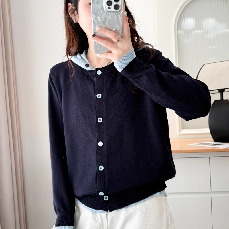 漾貝比【9155716】中大尺碼女裝 排釦連帽撞色假兩件式毛衣．藍 (38-54)-細節圖3