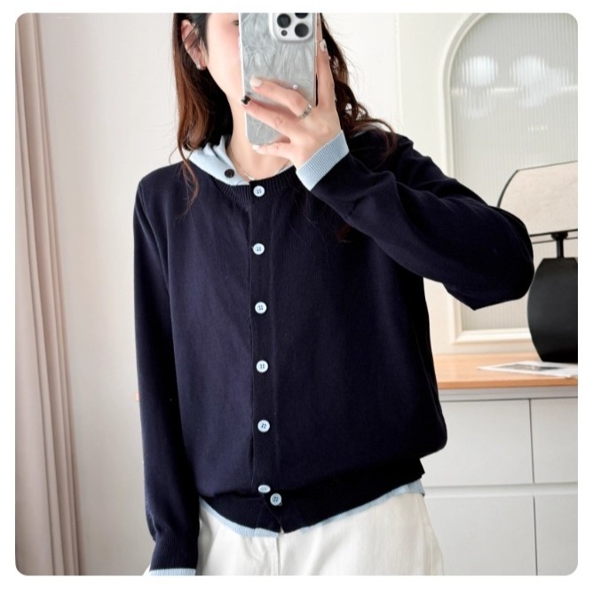 漾貝比【9155716】中大尺碼女裝 排釦連帽撞色假兩件式毛衣．藍 (38-54)-細節圖6