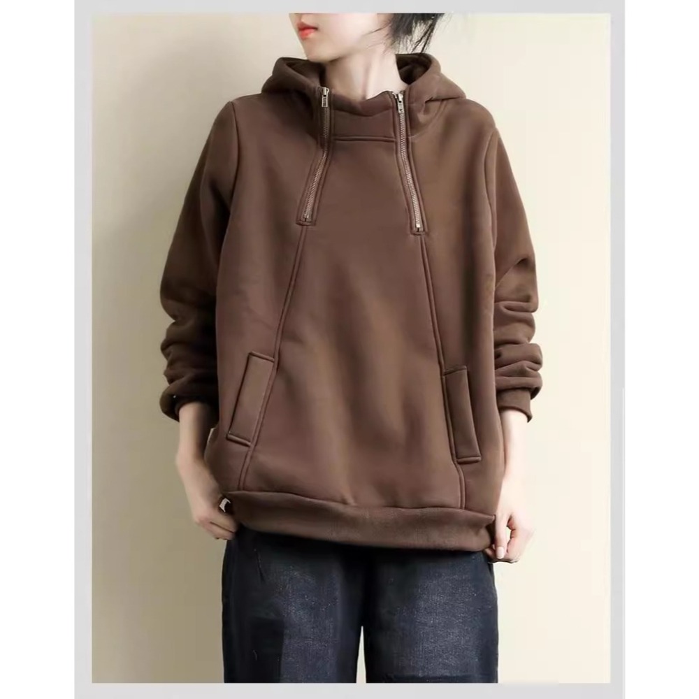 漾貝比【9155740】中大尺碼女裝 立領雙拉鍊口袋連帽加絨保暖T．共2色 (38-48)-細節圖8