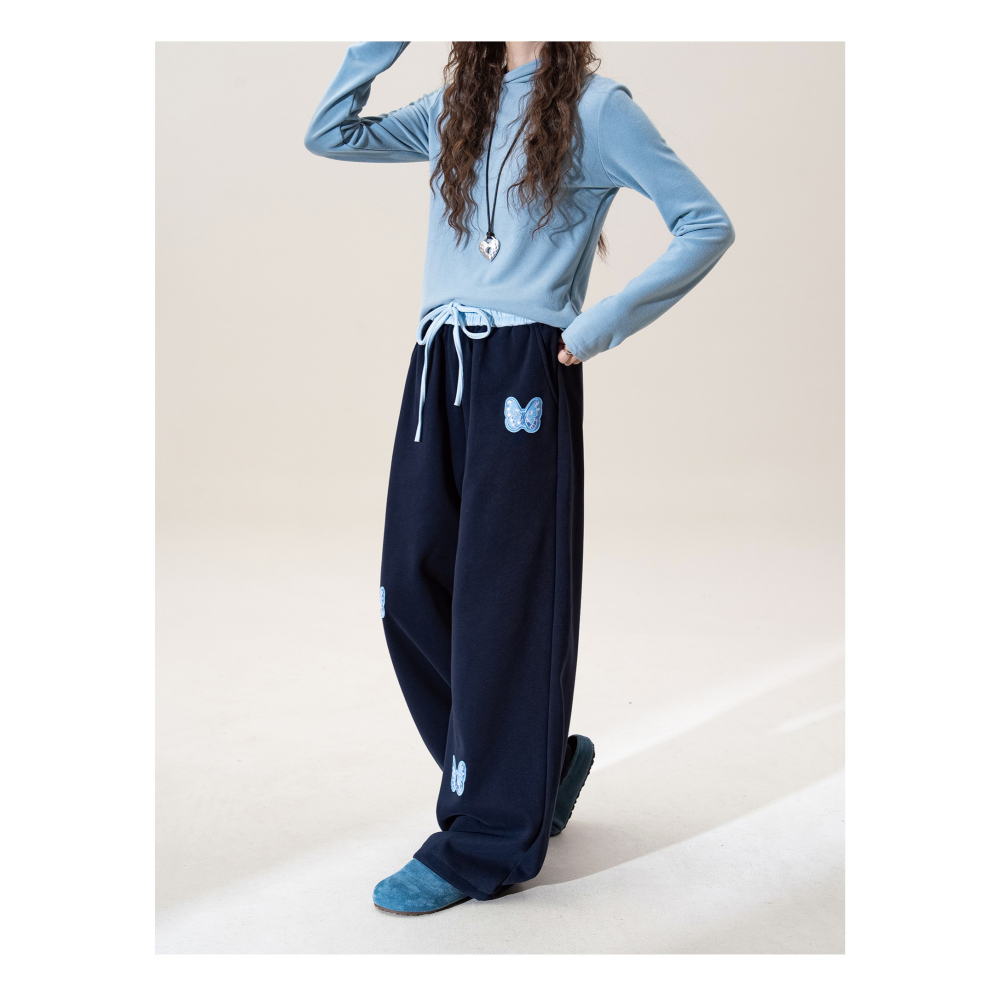 漾貝比【9155755】中大尺碼女裝 水藍蝴蝶貼布美式鬆緊綁帶直筒褲-細節圖2