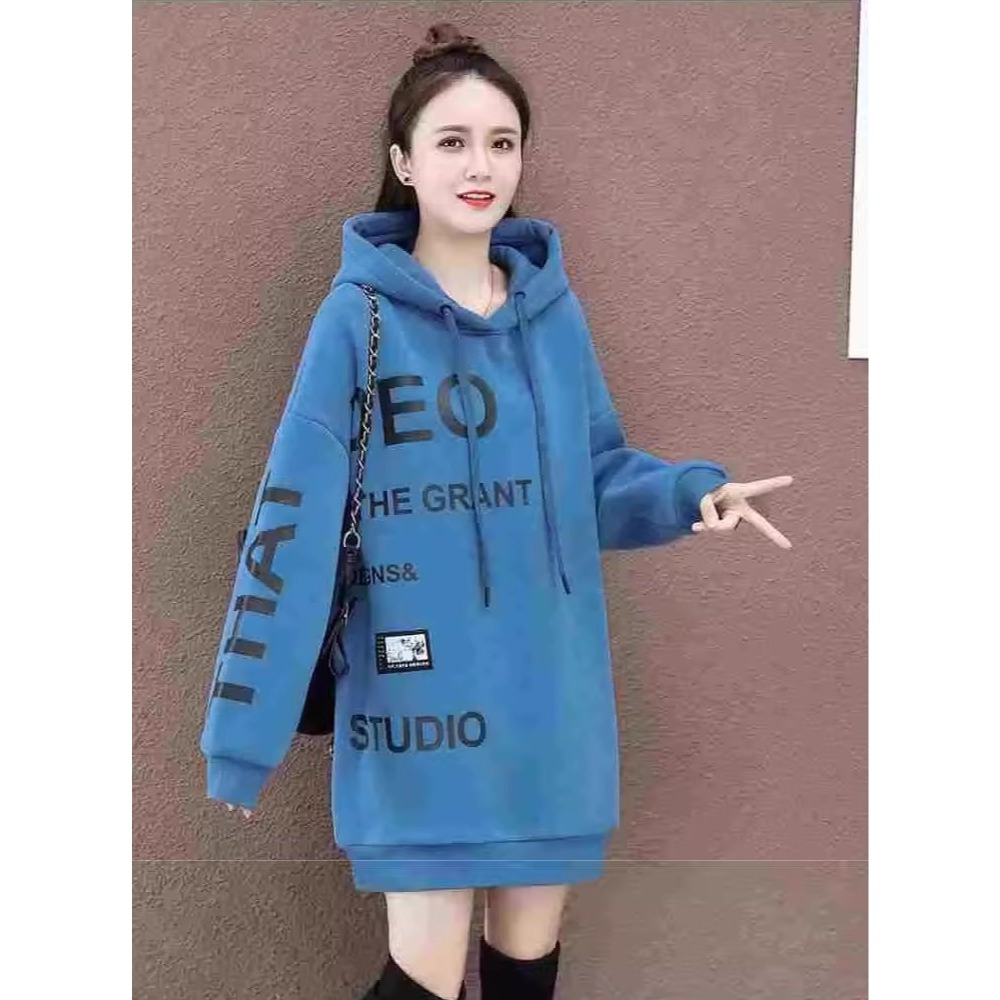 漾貝比【9155766】中大尺碼女裝 英文印花加絨保暖連帽中長版棉T．共2色 (36-46)-細節圖2