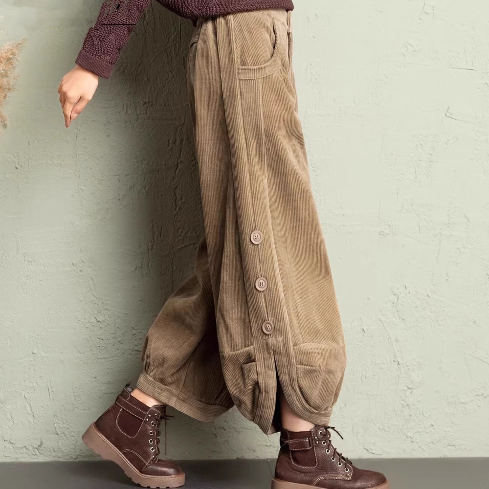 漾貝比【9155772】中大尺碼女裝 鬆緊鬱金香下襬大釦燈芯絨八分褲．共2色 (29-36)-細節圖6