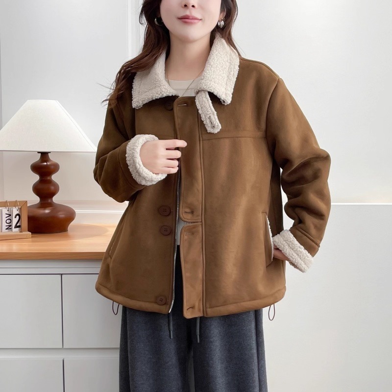 漾貝比【9155777】中大尺碼女裝 個性糜皮內羊羔毛翻領大釦拉鍊保暖外套 (36-56)-細節圖2