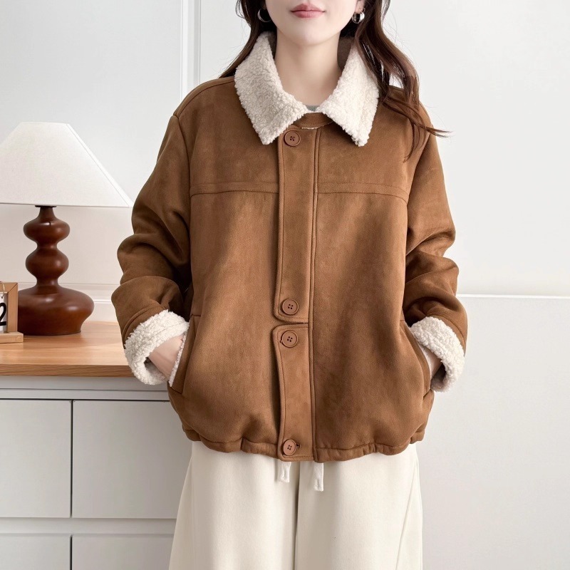 漾貝比【9155777】中大尺碼女裝 個性糜皮內羊羔毛翻領大釦拉鍊保暖外套 (36-56)-細節圖7