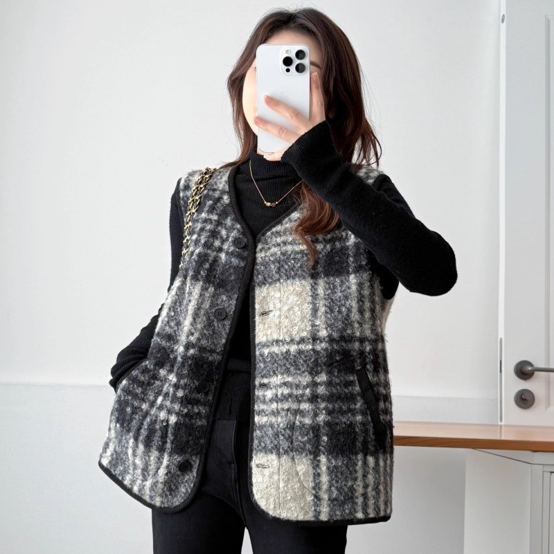 漾貝比【9155778】中大尺碼女裝 線條交錯格子顆粒絨夾羊羔毛保暖背心 (38-50)-細節圖5