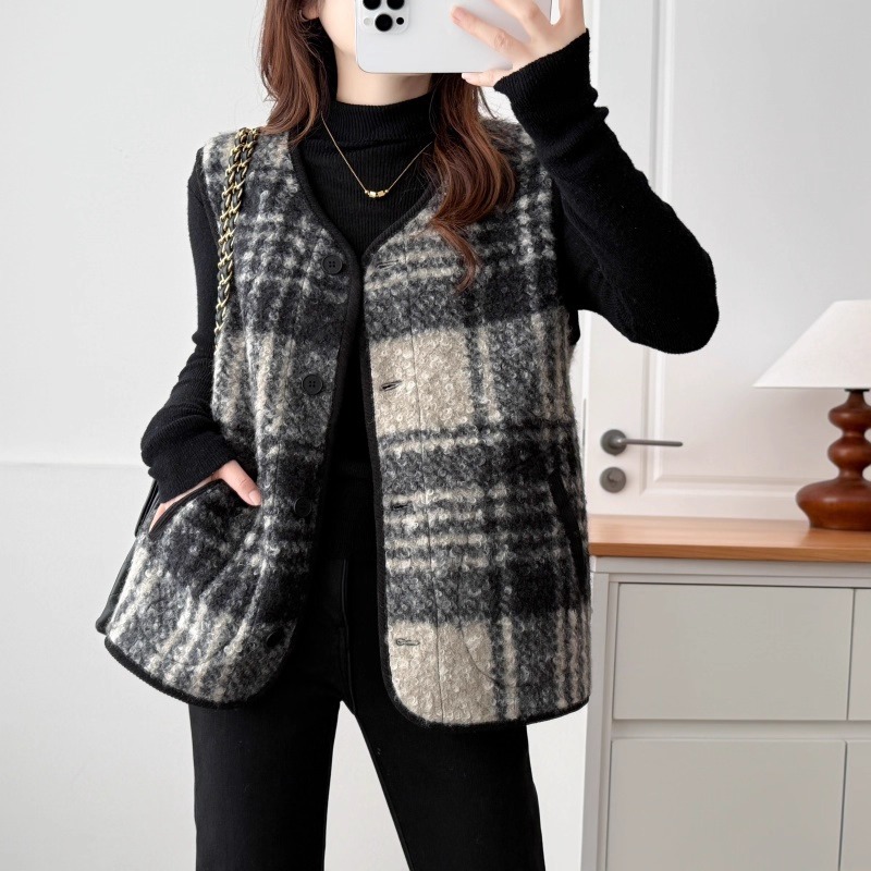 漾貝比【9155778】中大尺碼女裝 線條交錯格子顆粒絨夾羊羔毛保暖背心 (38-50)-細節圖6