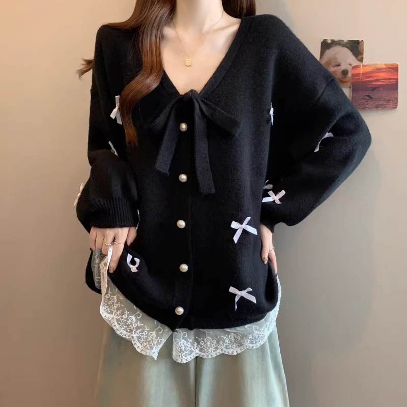 漾貝比【9155781】中大尺碼女裝 V領開襟綁結滿滿蝴蝶結毛衣(40-54)-細節圖2