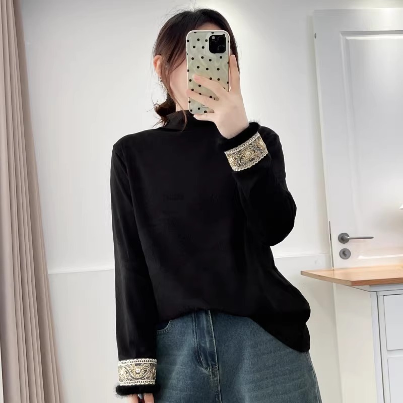 漾貝比【9155786】中大尺碼女裝 袖口繡金邊花蕾絲緹花加絨上衣．共2色(36-52)-細節圖2