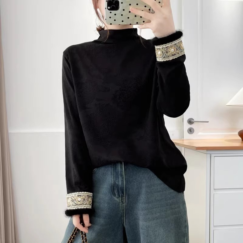 漾貝比【9155786】中大尺碼女裝 袖口繡金邊花蕾絲緹花加絨上衣．共2色(36-52)-細節圖3